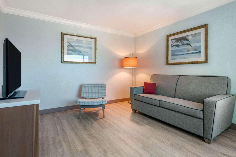 Public Area 3, Dolphin Sands Clearwater Beach, an Ascend Collection Hotel, Pinellas