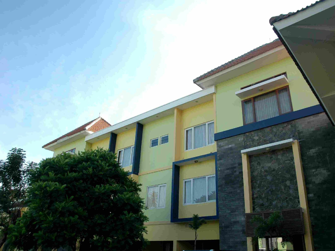 Exterior & Views 28