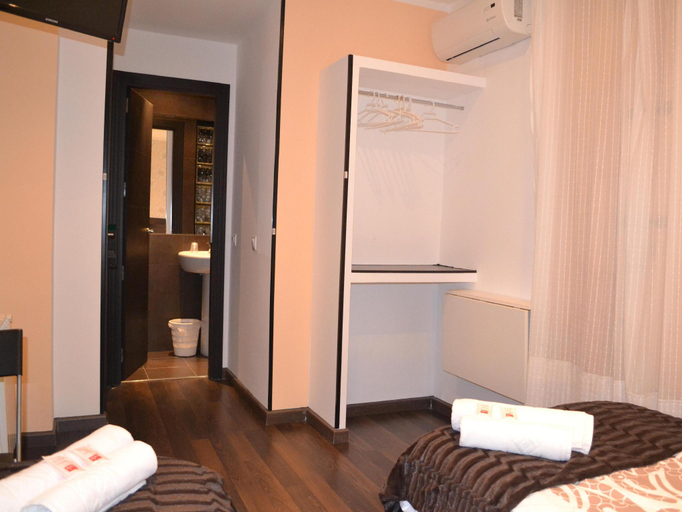Others 5, Hostal El Brezo, Madrid
