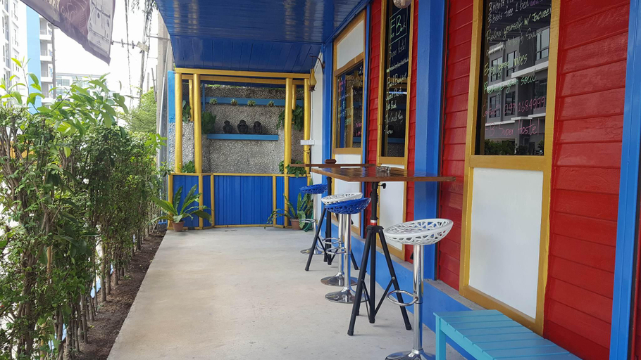 Others 5, Super Hostel, Pak Kret