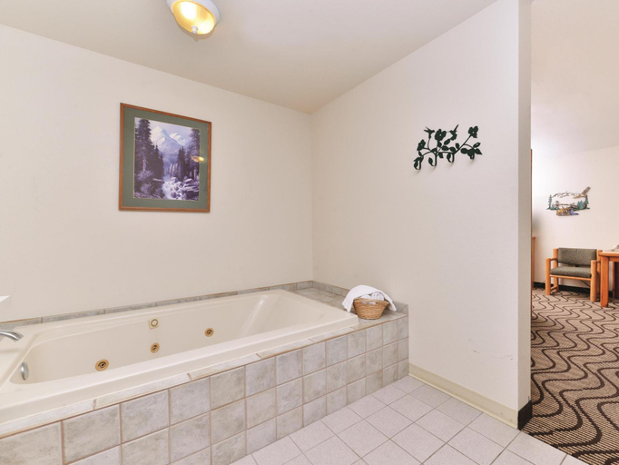Bathroom 3, Sandpoint Hotel & Suites Downtown, Bonner