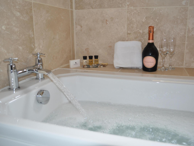Bathroom 4, Healds Hall Hotel West Yorkshire, Kirklees