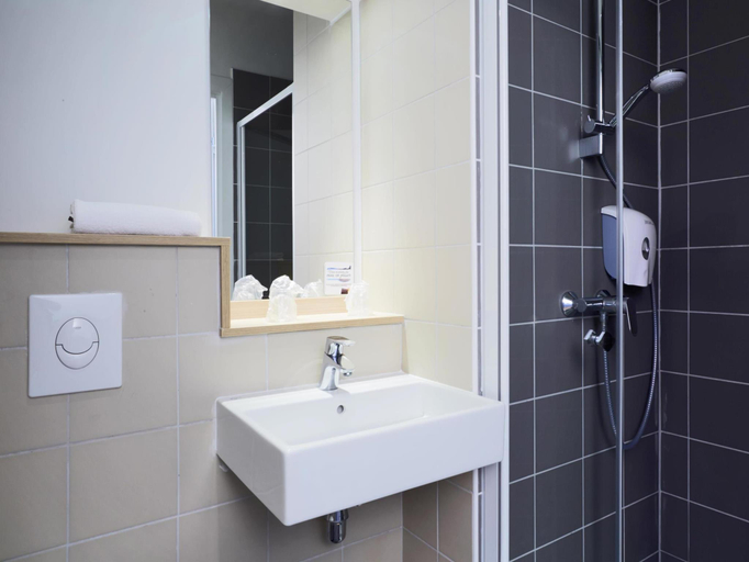 Bathroom 5, Hôtel Première Classe Thionville, Moselle