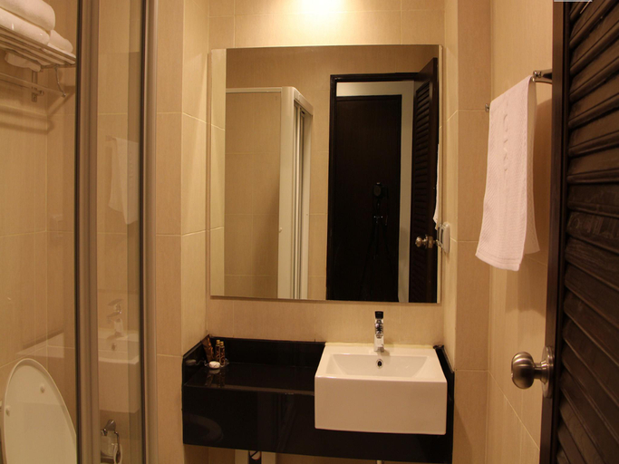 Bathroom 5, Baan Nan Hotel, Muang Nan