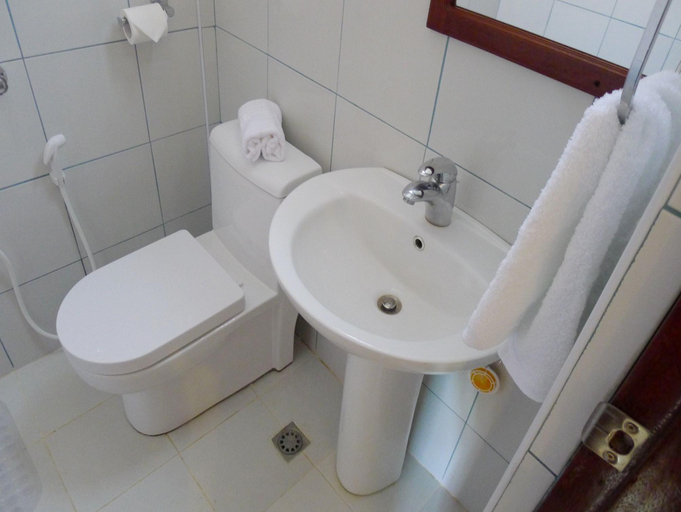 Bathroom 4, Mariafe Inn, Puerto Princesa City