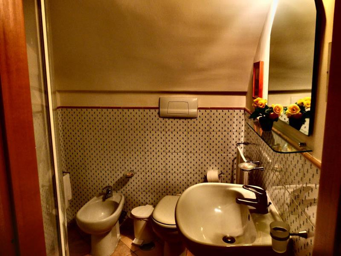 Bathroom 3, Centro Antico Bed and Breakfast, Napoli