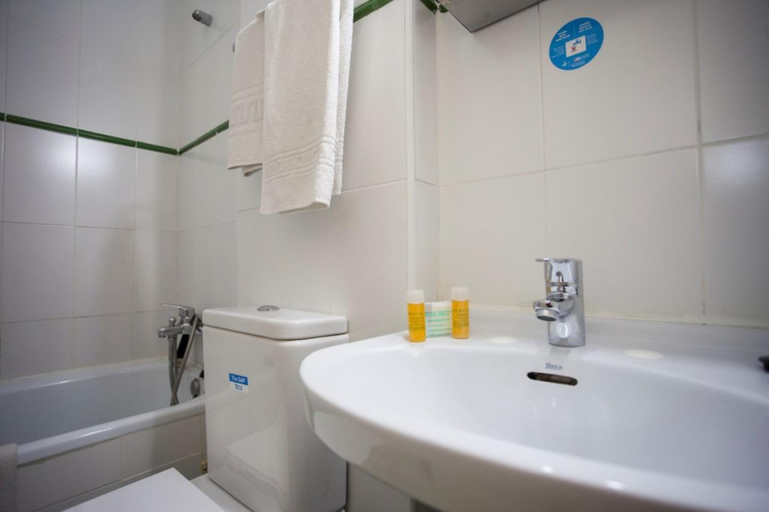 Bathroom 2, Hostal Greco Gran Via Madrid, Madrid