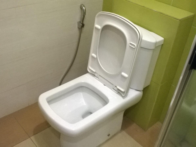 Bathroom 5, Queen Margarette Hotel - Downtown, Lucena City