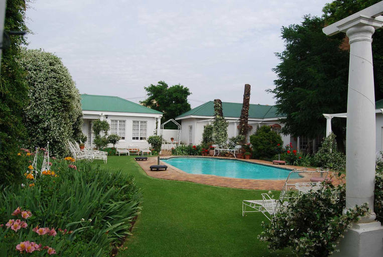 Sport & Beauty 2, A Tapestry Garden, Dr Kenneth Kaunda