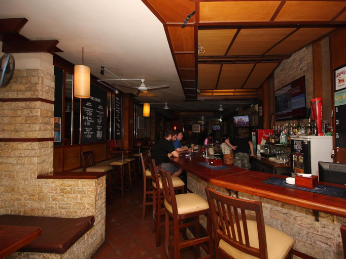 Food & Drinks 5, Bar Oz Riverside, Phnom Penh
