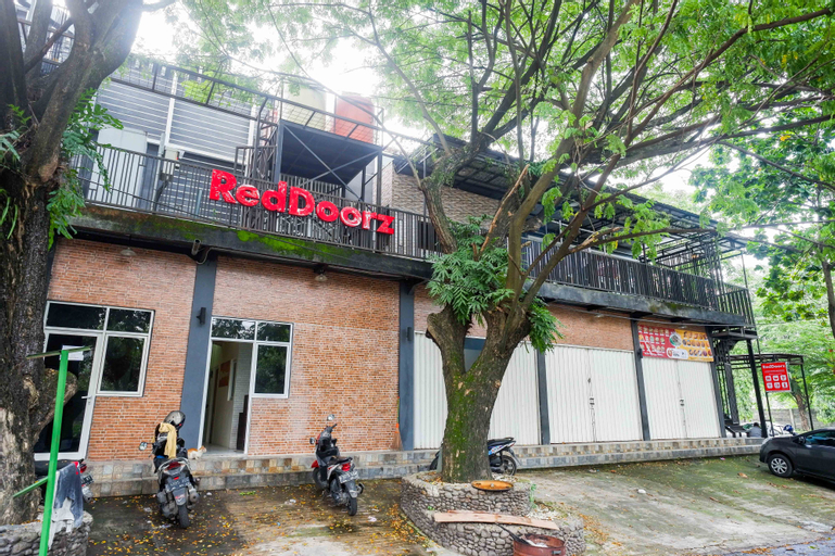 Exterior & Views 2, RedDoorz @ Kawasan Industri Candi Semarang, Semarang
