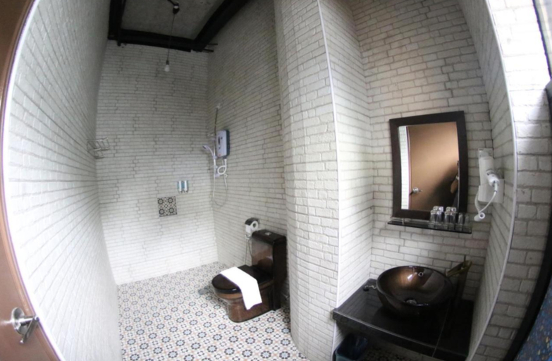 Bathroom 3, JQ Ban Loong Boutique Hotel, Kinta