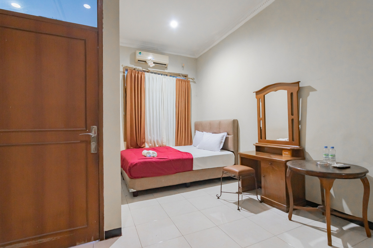 Bedroom 1, Hotel Markoni Pamanukan Mitra RedDoorz, Subang