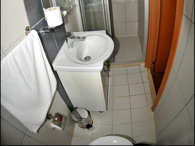 Bathroom 5, Hotel Palace Point, Fatih