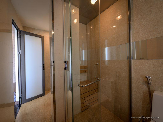Bathroom 5, Sepon Boutique Resort, Gio Linh