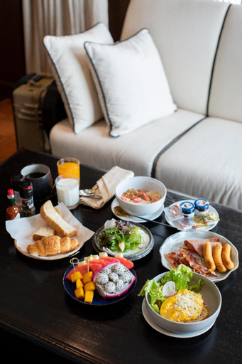 Food & Drinks 9