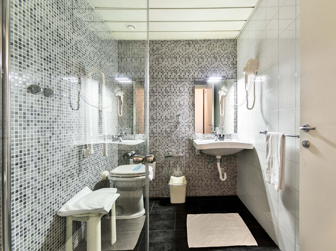 Bathroom 4, Ilga Hotel, Parma