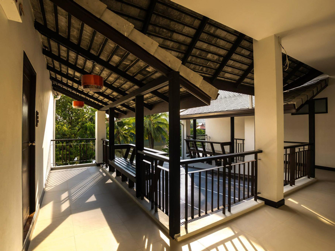 Exterior & Views 18