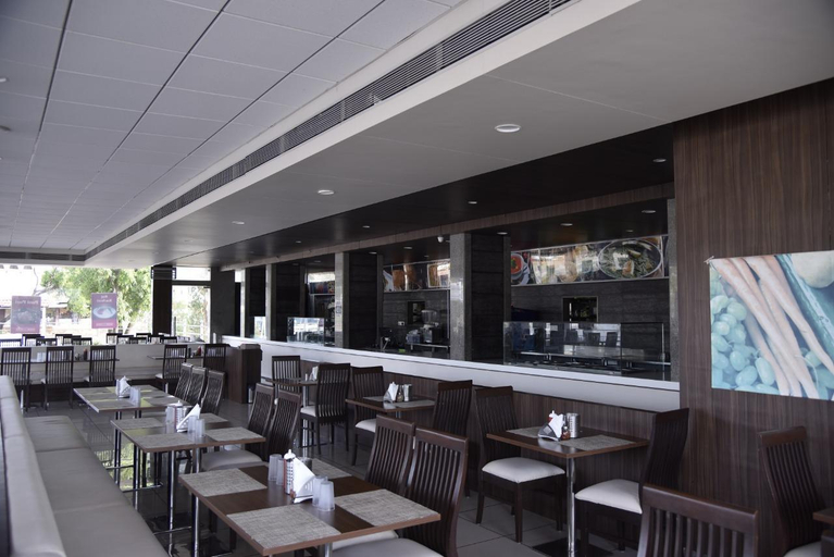 Food & Drinks 3, Hotel Lake View, The Dangs