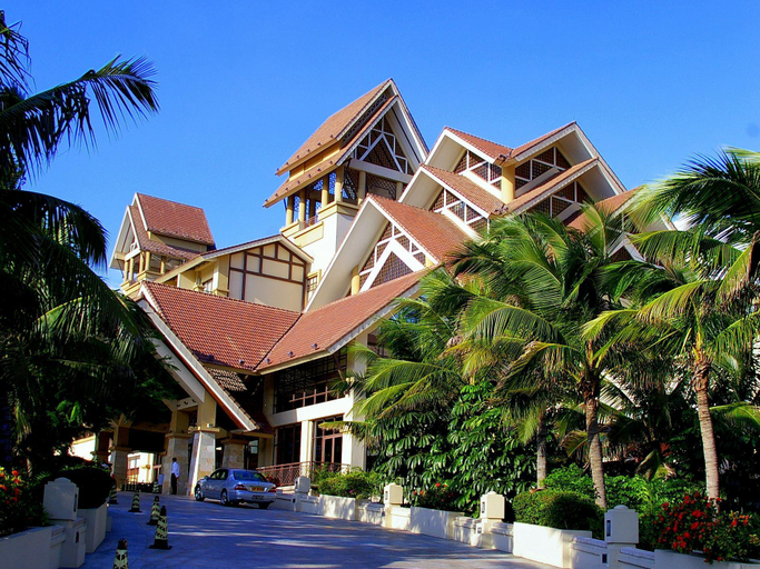 Exterior & Views