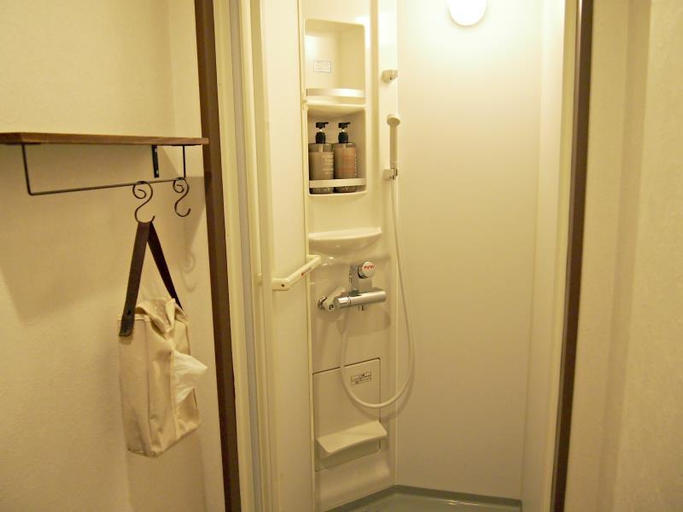 Bathroom 5, J-Hoppers Hiroshima Guesthouse, Hiroshima