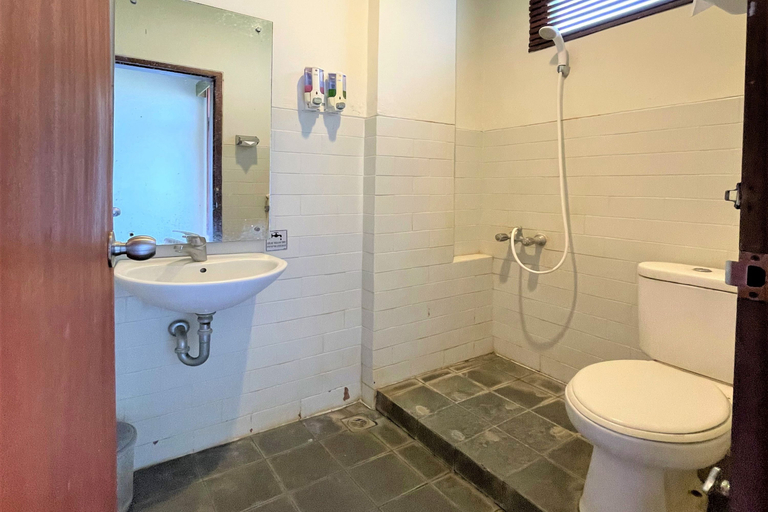 Bathroom 5, The Yani Hotel Bali, Denpasar