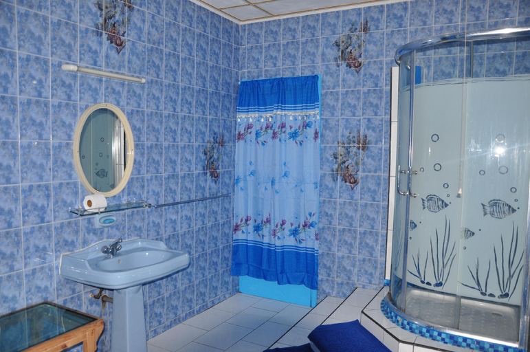 Bathroom 4, Le Chateau Bleu Hotel