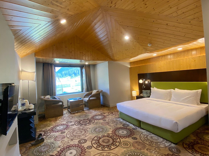 Bedroom 2, Country Inn & Suites by Radisson Sonamarg, Ganderbal