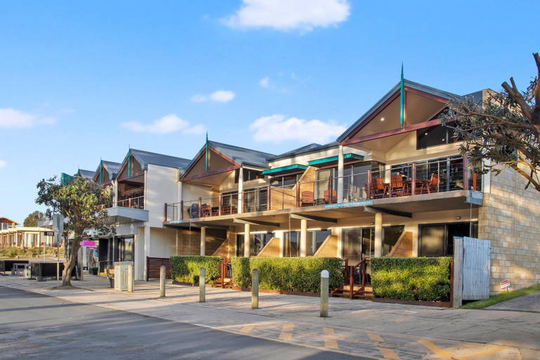 Exterior & Views 1, Sea Foam Villas, Corangamite - South