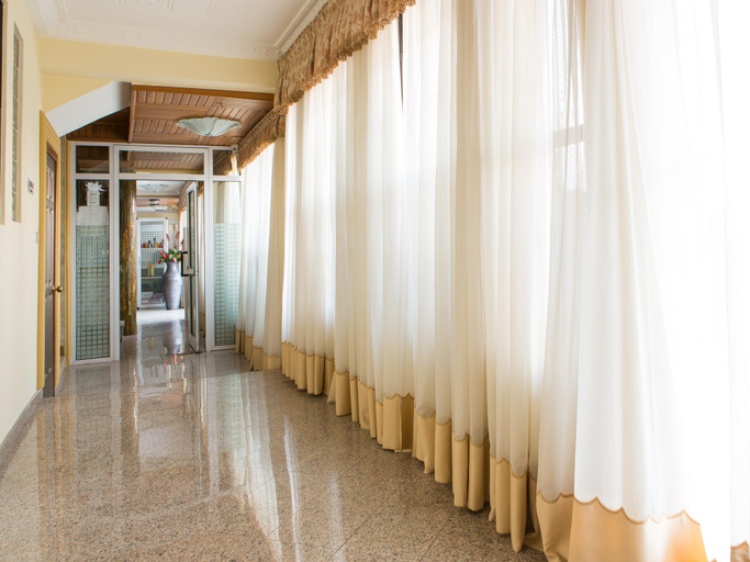 Public Area 2, Charleston Hotel, Accra