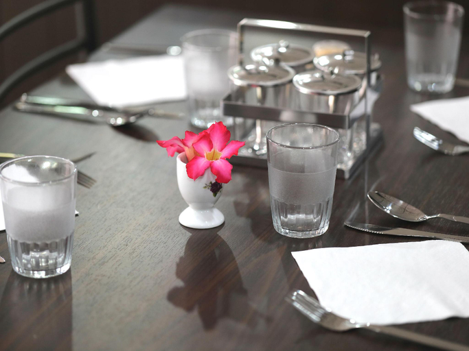 Food & Drinks 5, Sukhumvit 20 Guest House, Khlong Toey
