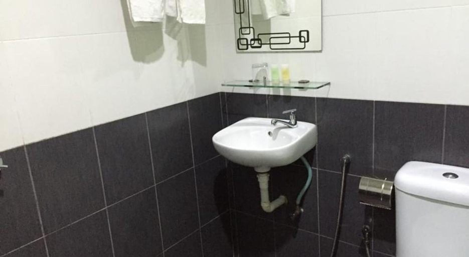 Bathroom 3, Hotel Vistana Micassa, Larut and Matang