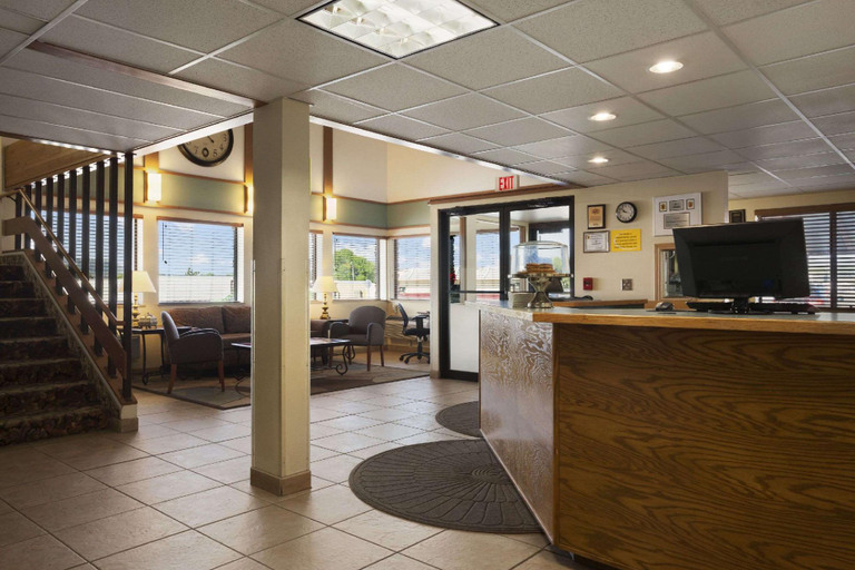 Public Area 2, Super 8 by Wyndham Columbus, Stillwater