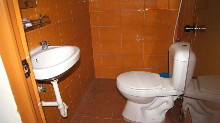 Bathroom 4, Staylite Park Bed and Breakfast, Tagbilaran City