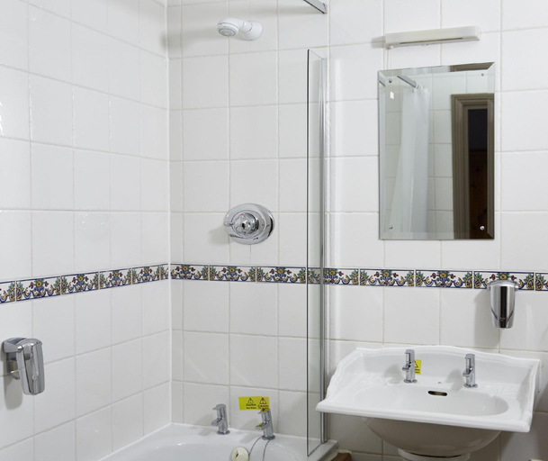 Bathroom 3, Old Mill Hotel by Good Night Inns, Warwickshire