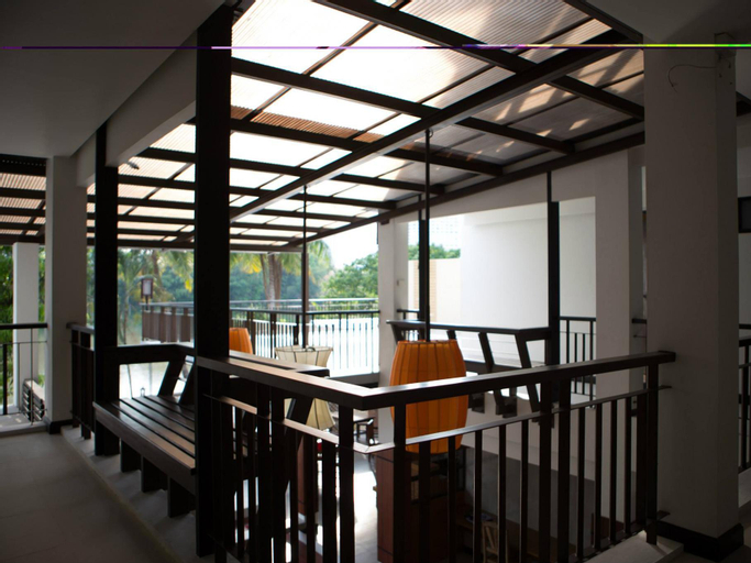 Exterior & Views 16