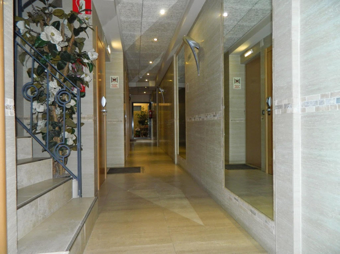 Public Area, Hostal House, Barcelona
