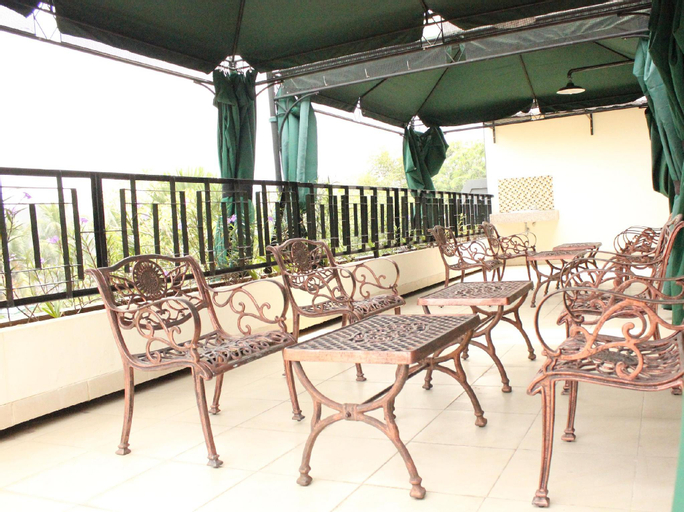 Exterior & Views 23