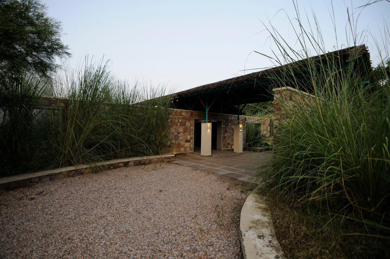Exterior & Views