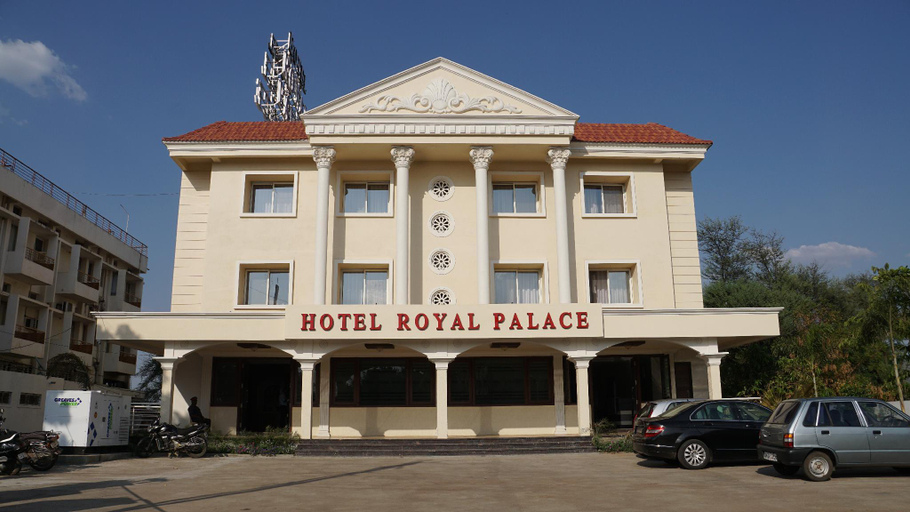 Others 3, Hotel Royal Palace, Satara