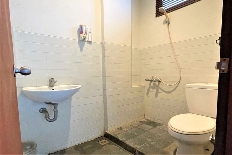 Bathroom 18
