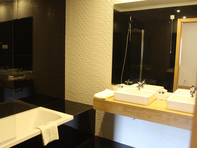 Bathroom 5, Douro Cister Hotel Resort Rural & Spa, Tarouca