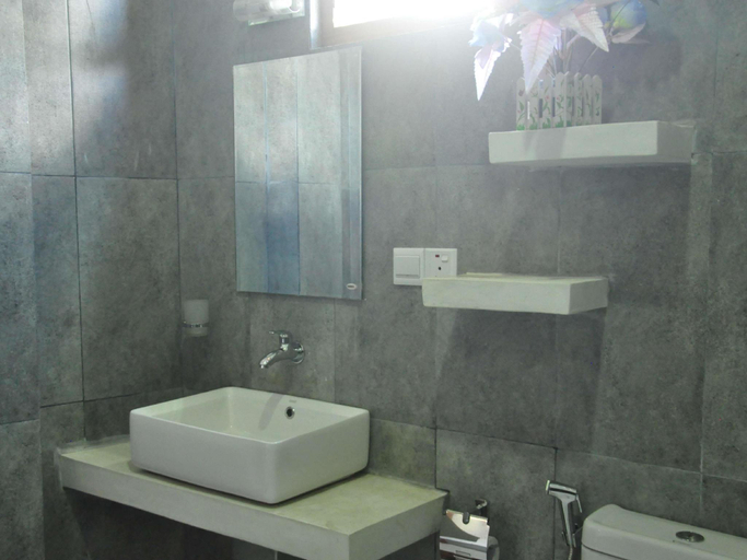 Bathroom 3, Hotel Baywatch, Habaraduwa