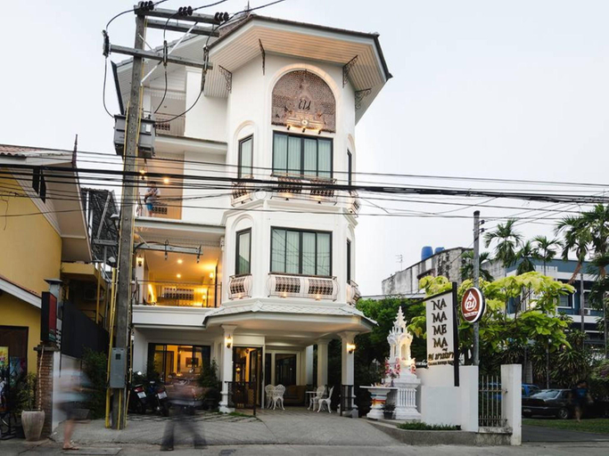 Exterior & Views