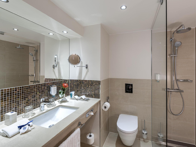 Bathroom 3, Dorint Airport-Hotel Zurich, Bülach