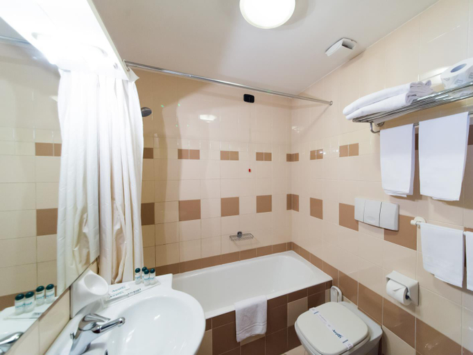 Bathroom 4, Airport Hotel Bergamo, Bergamo