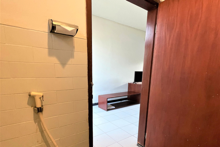Bathroom 12