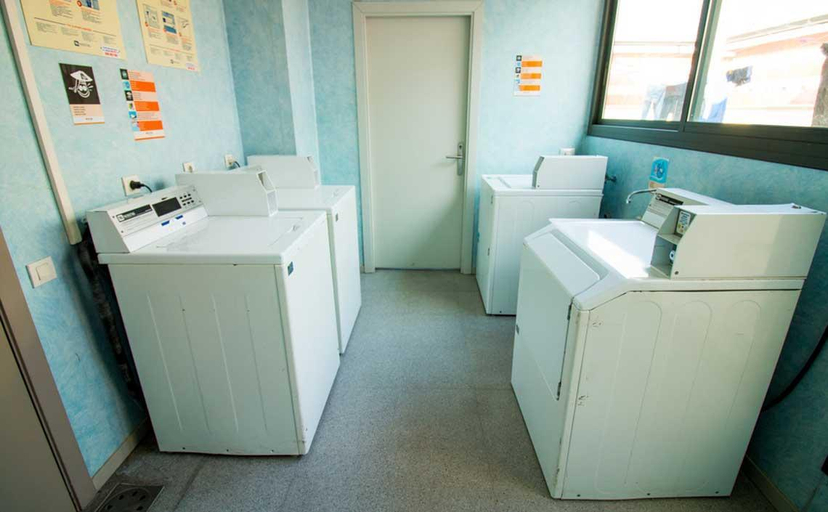 Bathroom 4, Barcelona Pere Tarres Youth Hostel, Barcelona