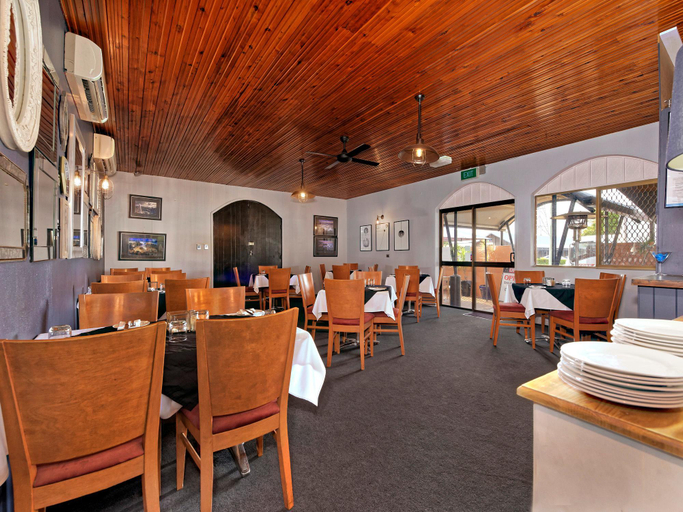 Food & Drinks 4, Riviera Motel, Bundaberg