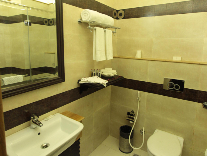 Bathroom 5, Grand Uniara - A Heritage Hotel, Jaipur